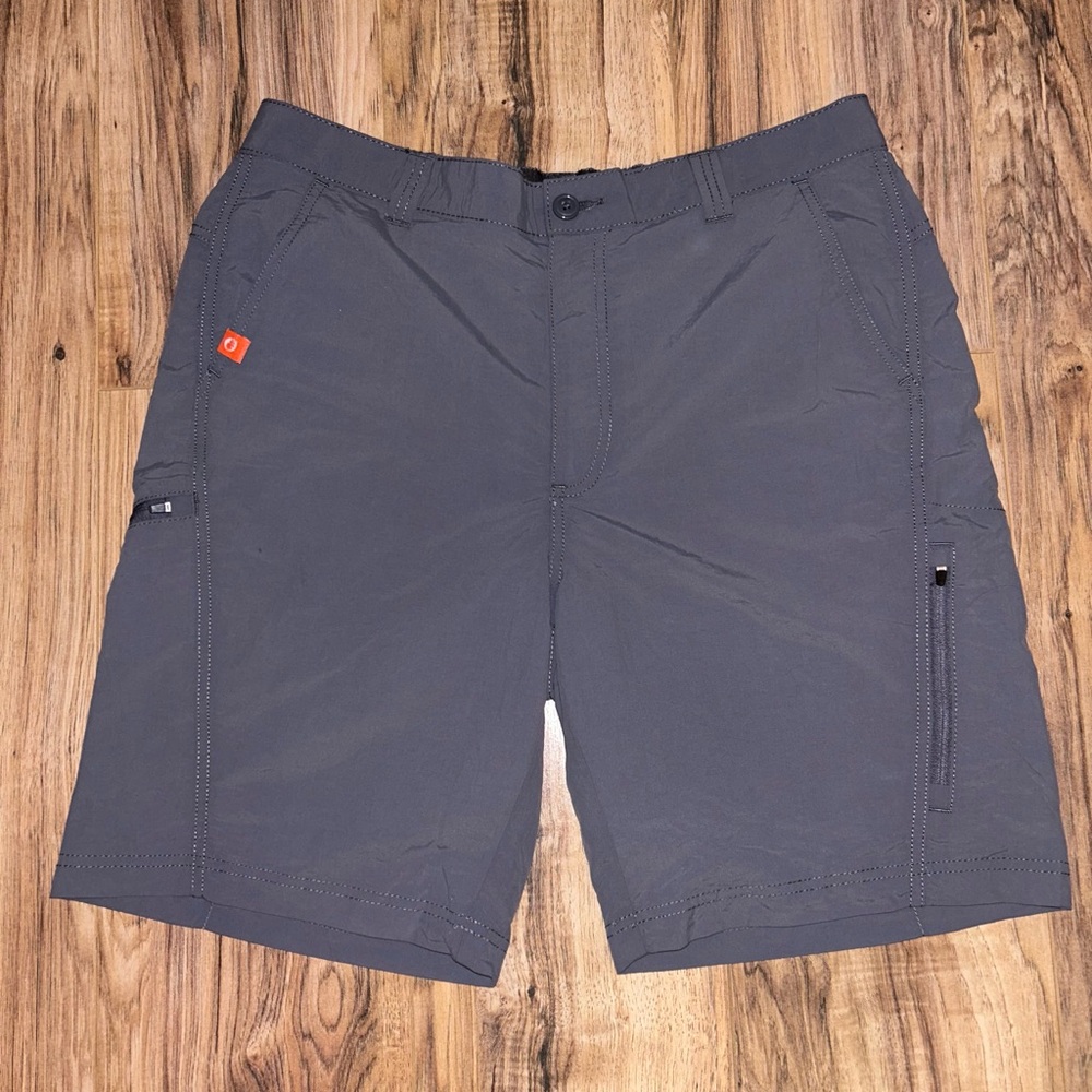 BRAND NEW WITH TAGS Men’s American Outdoor Gear Hiking/Fishing shorts. Large